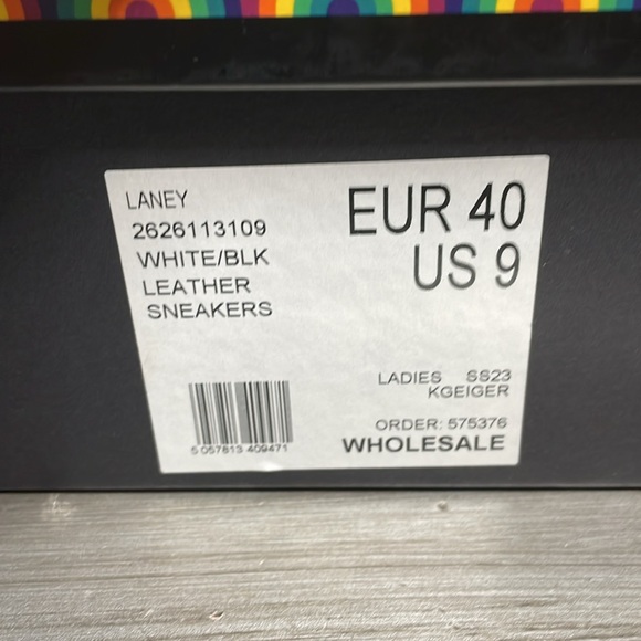 ?Kurt Geiger Women White Leather Sneakers Size 9/40 worn once, little to small ?